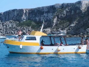 Barca piccola per escursione a Favignana Egadi Dreams